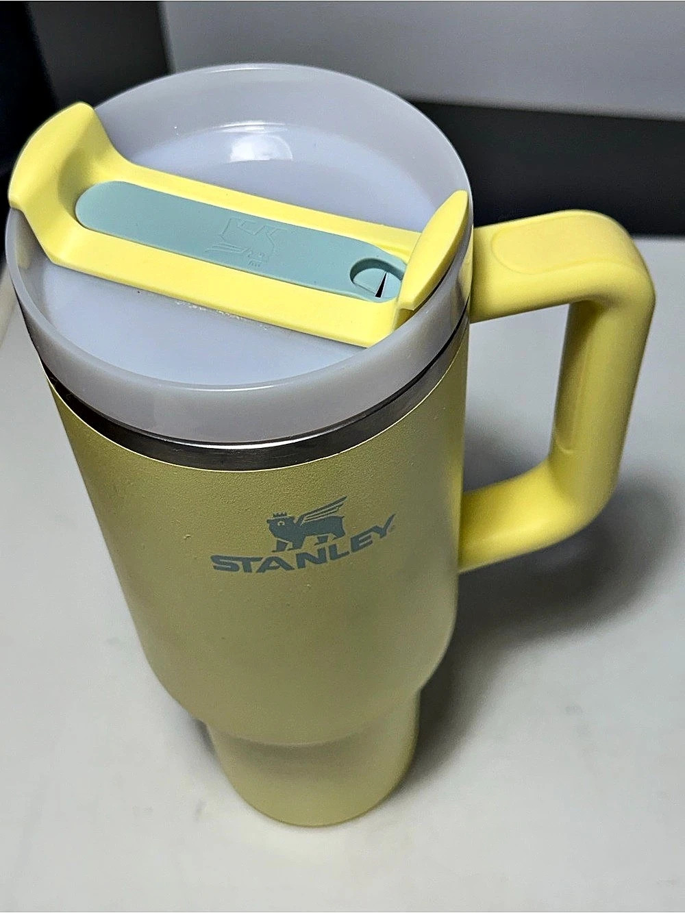 Stanley Quencher H2.0 FlowState Tumbler Yellow with Handle 40oz